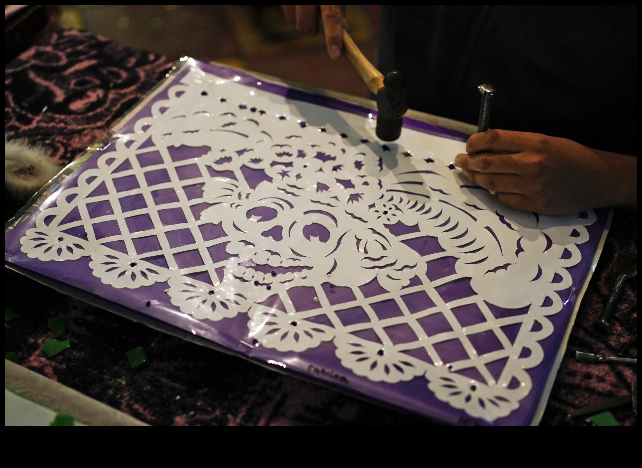 Papel Picado'yu Keşfetmek: Geleneksel Meksika Kağıt Kesme